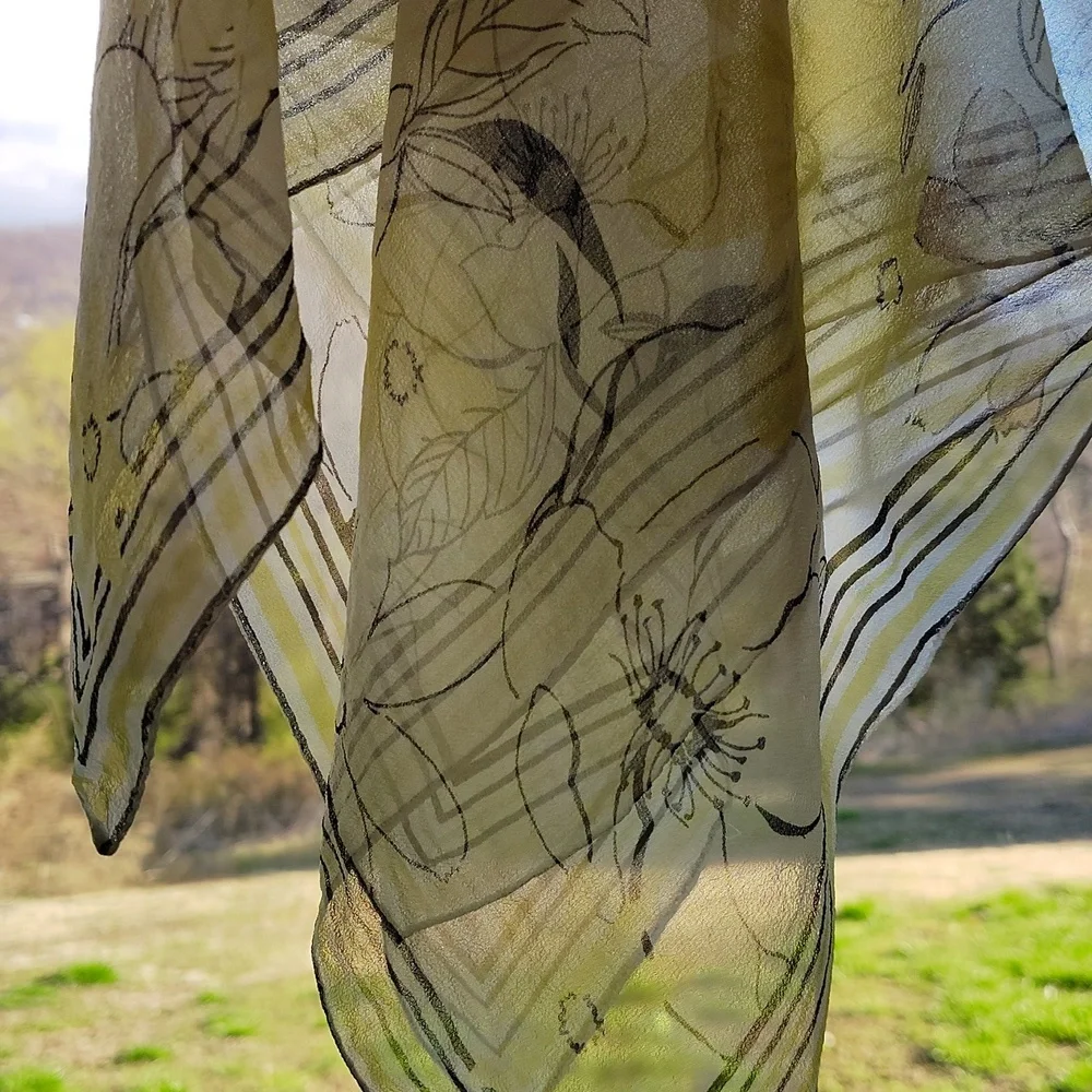 💛 Pendleton Silk Scarf. Yellow with Flowers. - Picture 8 of 8